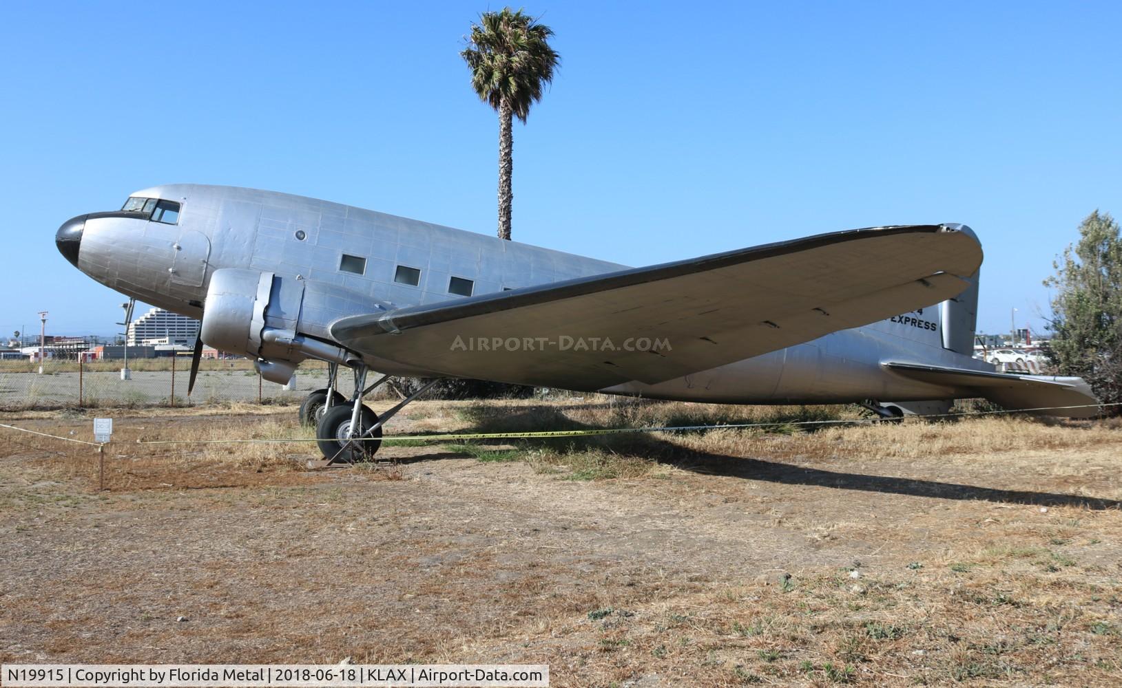 N19915, Douglas DC-3-G102A C/N 7347, DC-3 at Proud Bird