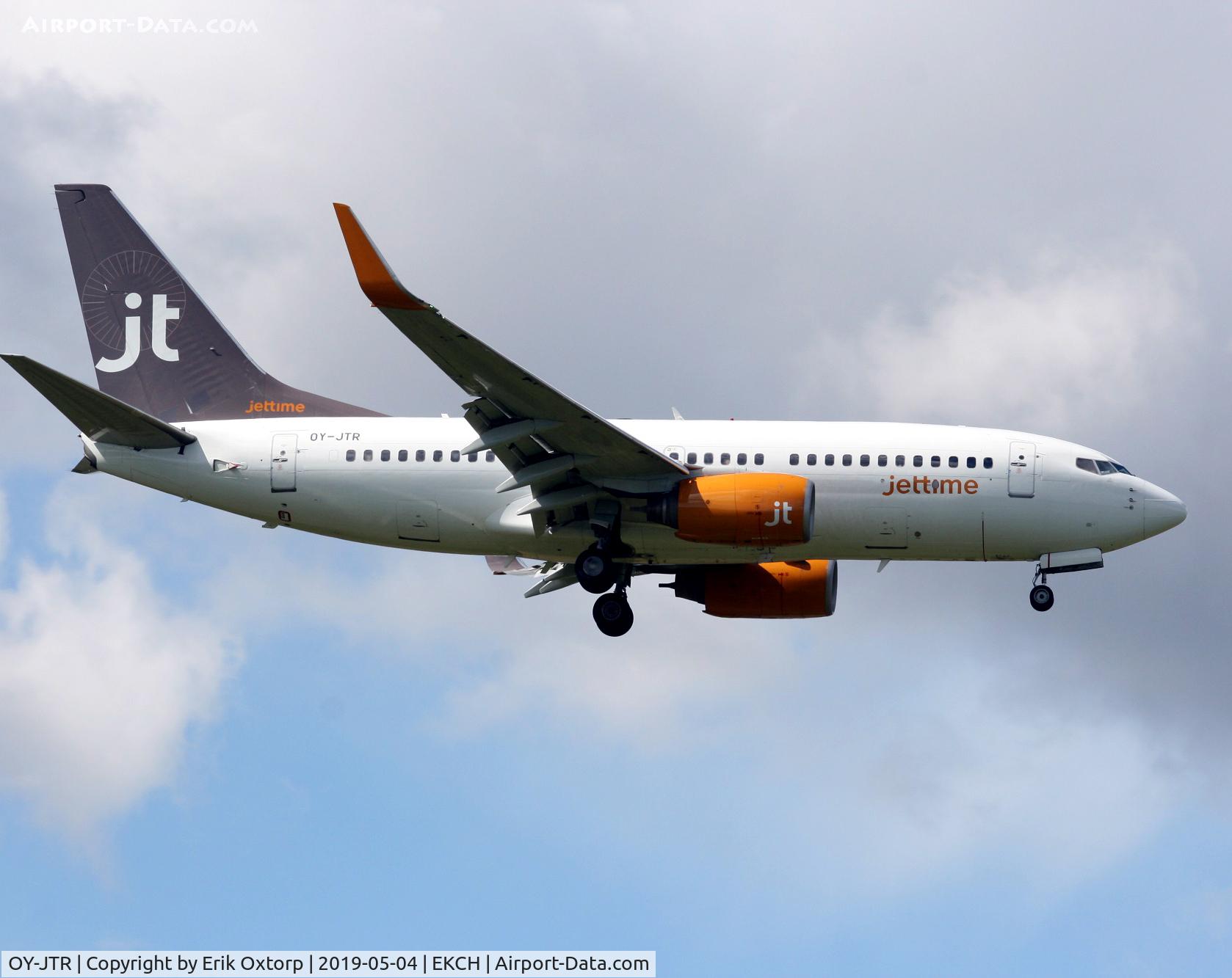 OY-JTR, 1999 Boeing 737-73A C/N 28497, OY-JTR landing rw 04L