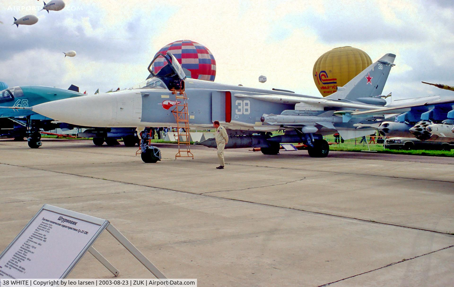 38 WHITE, 1980 Sukhoi Su-24M2 C/N 1041463, Zhukovsky 24.8.2003