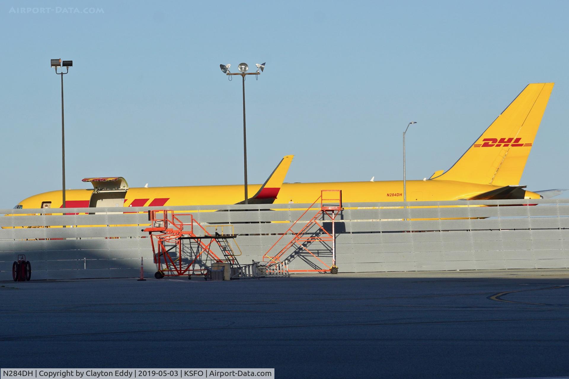 N284DH, 1996 Boeing 767-304/ER C/N 28040, SFO 2019.