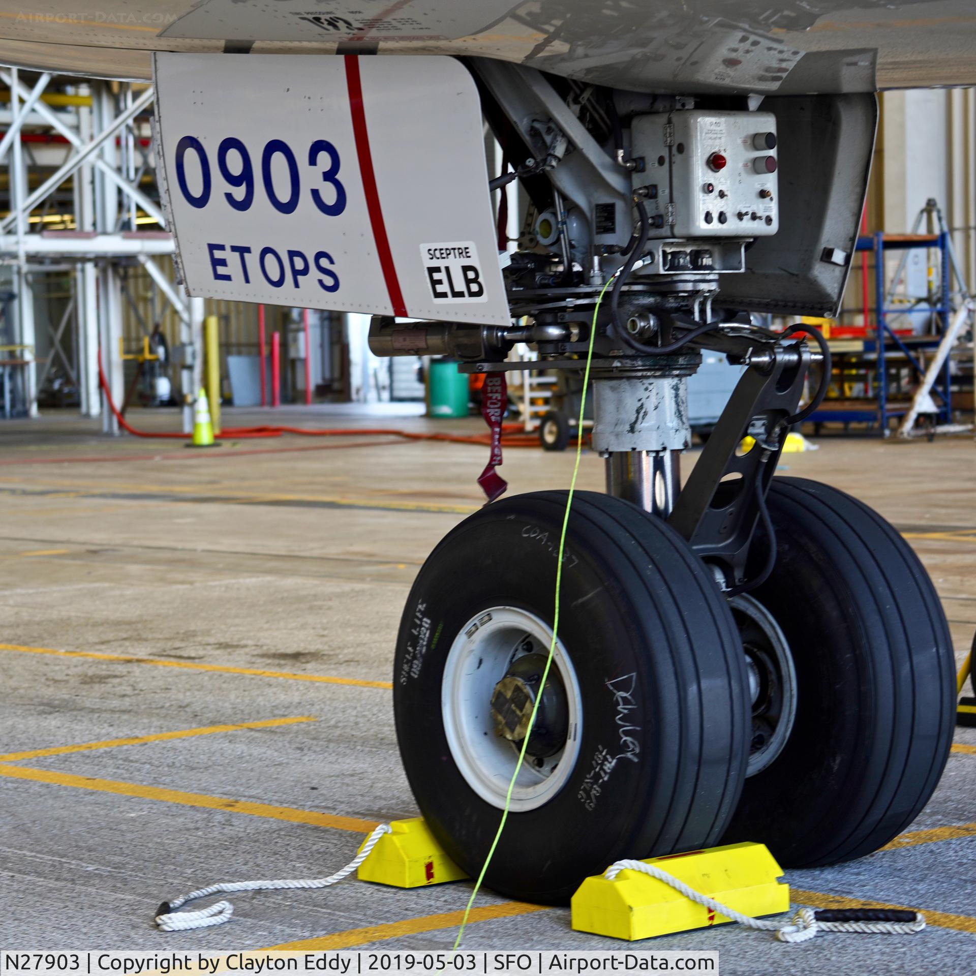 N27903, 2012 Boeing 787-8 Dreamliner C/N 34823, Nose gear SFO 2019.