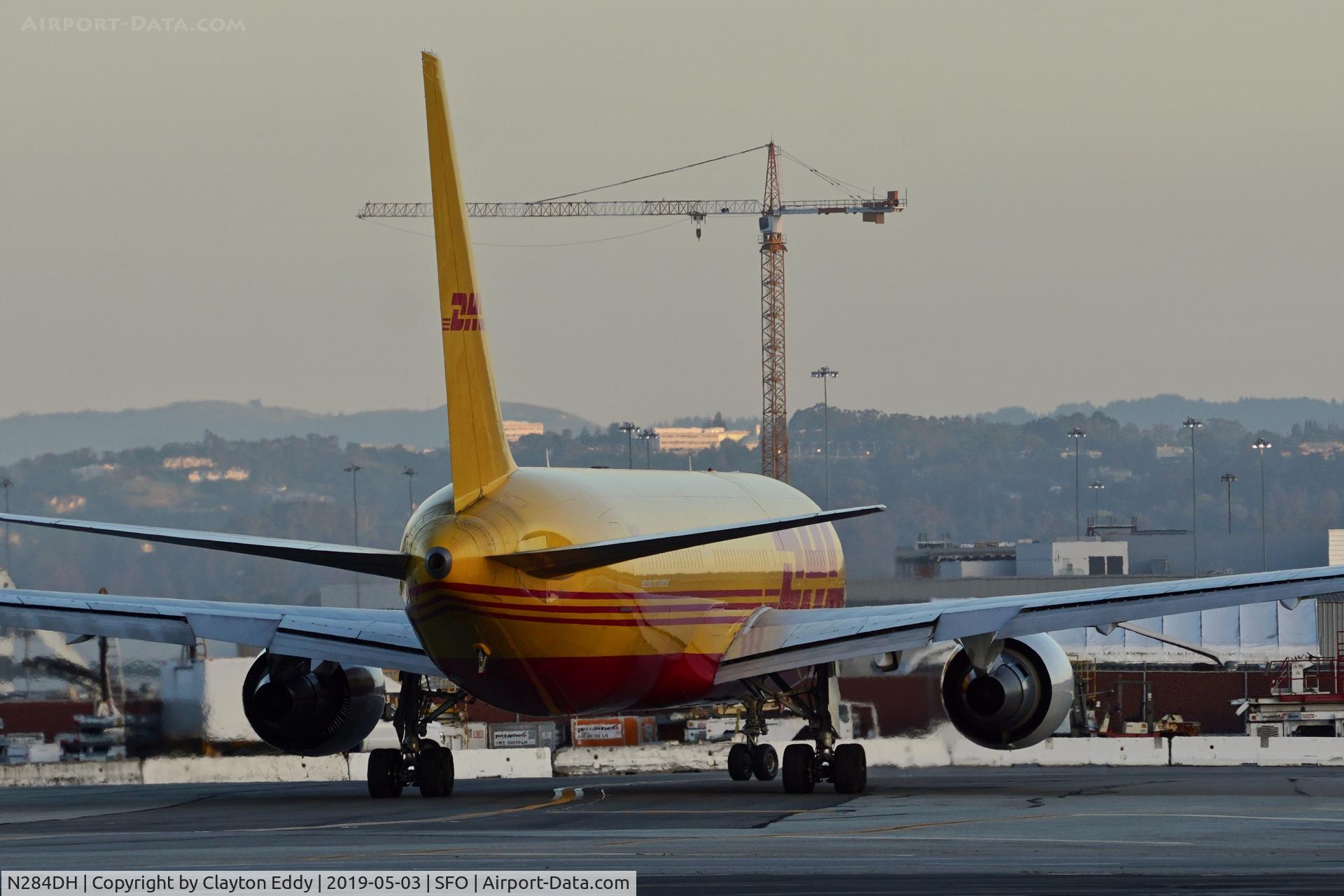 N284DH, 1996 Boeing 767-304/ER C/N 28040, SFO 2019.