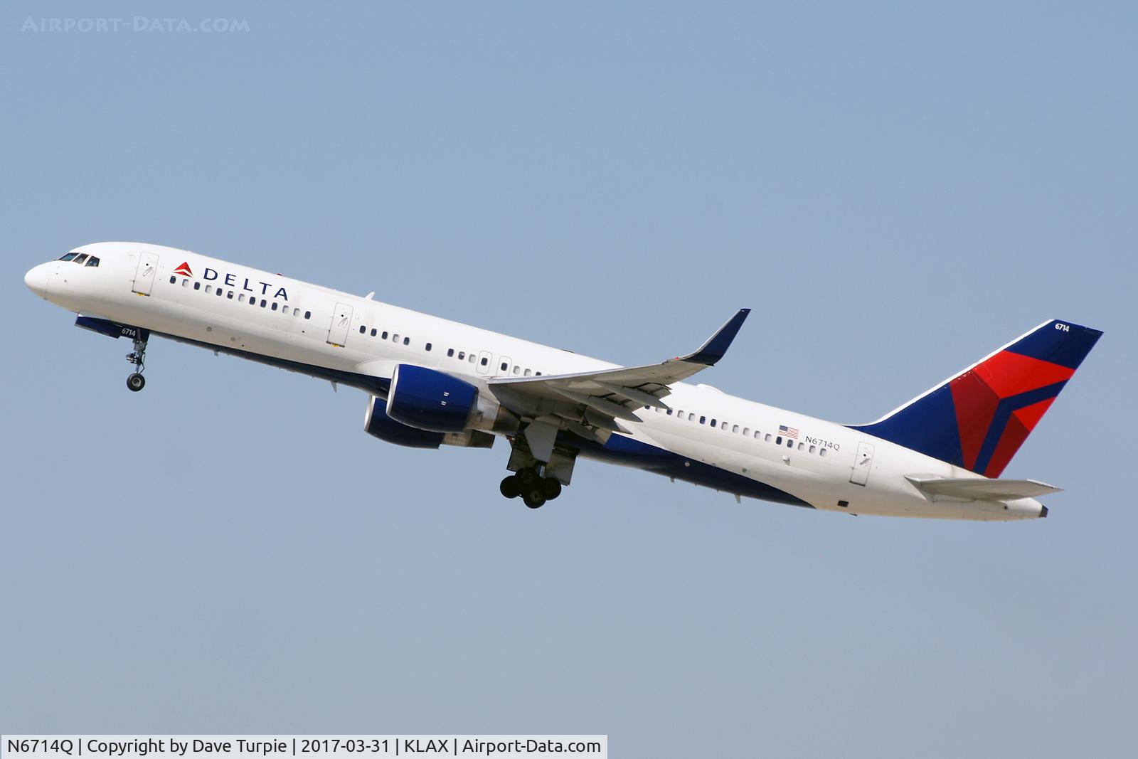 N6714Q, 2000 Boeing 757-232 C/N 30485, No comment.