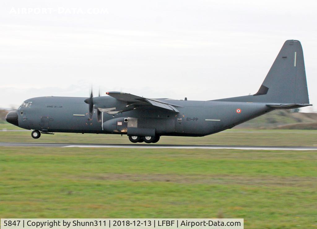 5847, 2018 Lockheed Martin C-130J-30 Hercules C/N 382-5847, Landing rwy 11