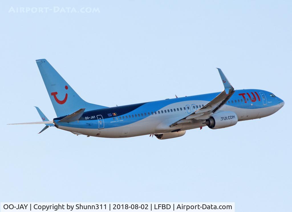 OO-JAY, 2013 Boeing 737-8K5 C/N 40944, Climbing after take-off...