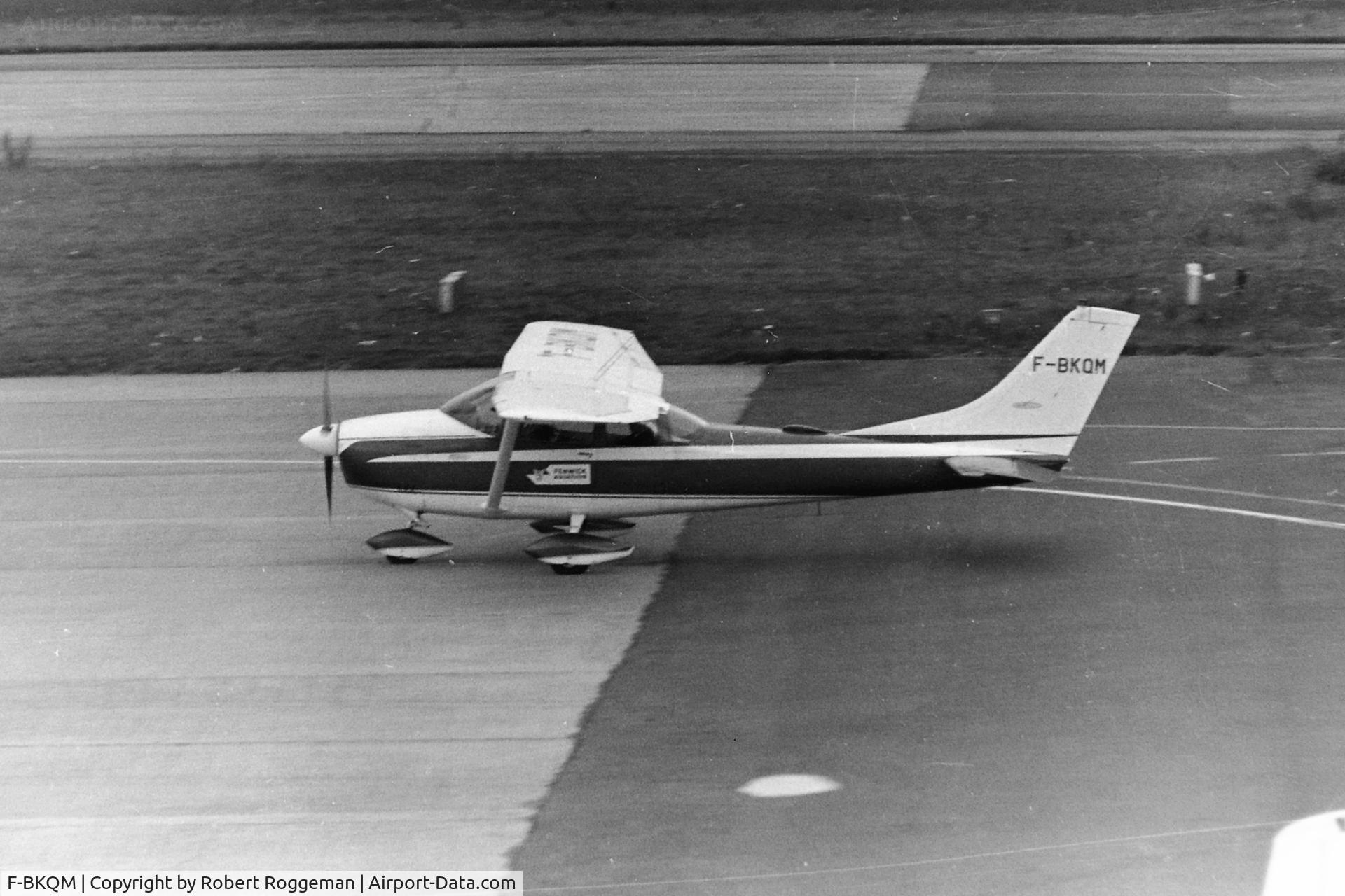 F-BKQM, 1963 Cessna 182F Skylane C/N 18254683, 1960's.FENWICK AVIATION.