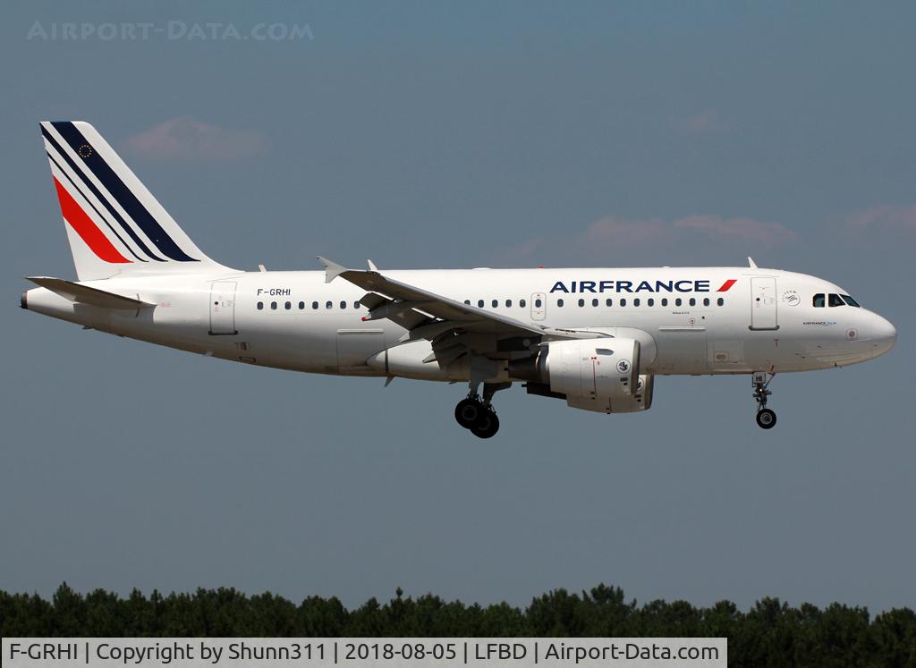 F-GRHI, 2000 Airbus A319-111 C/N 1169, On landing...