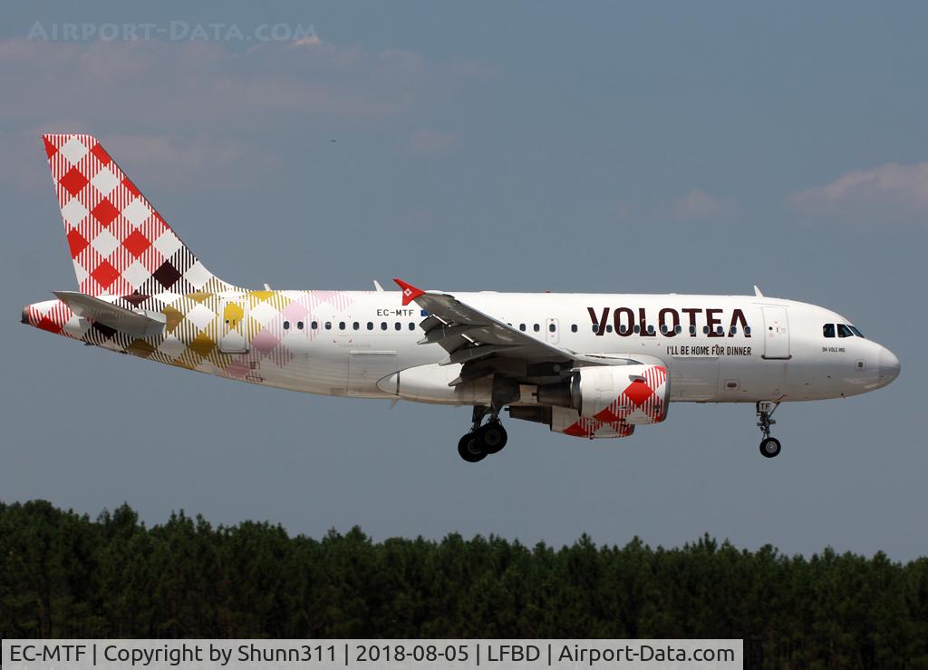EC-MTF, 2005 Airbus A319-111 C/N 2382, On landing...