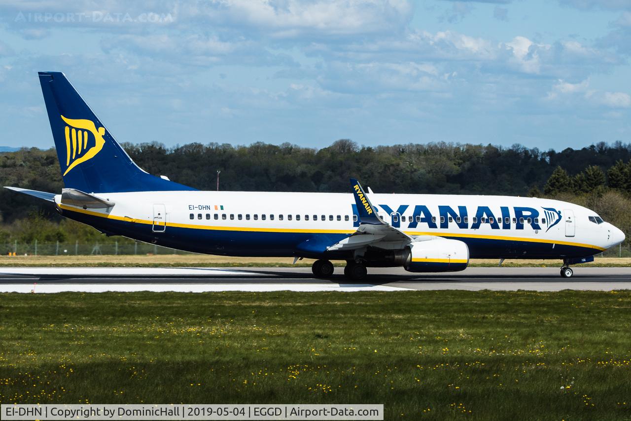 EI-DHN, 2005 Boeing 737-8AS C/N 33577, Departing RWY 09