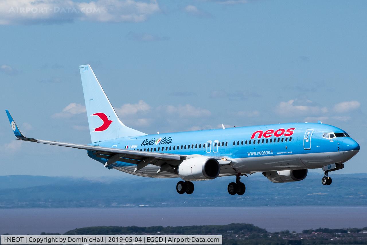 I-NEOT, 2002 Boeing 737-86N C/N 33004, Landing RWY 09
