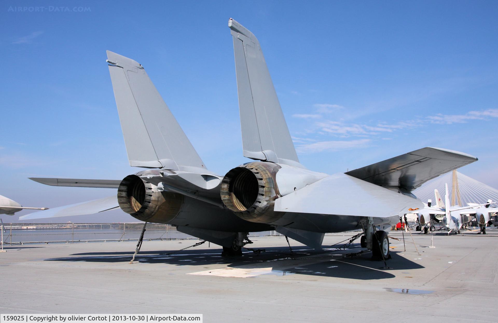 159025, Grumman F-14A Tomcat C/N 86, rear view
