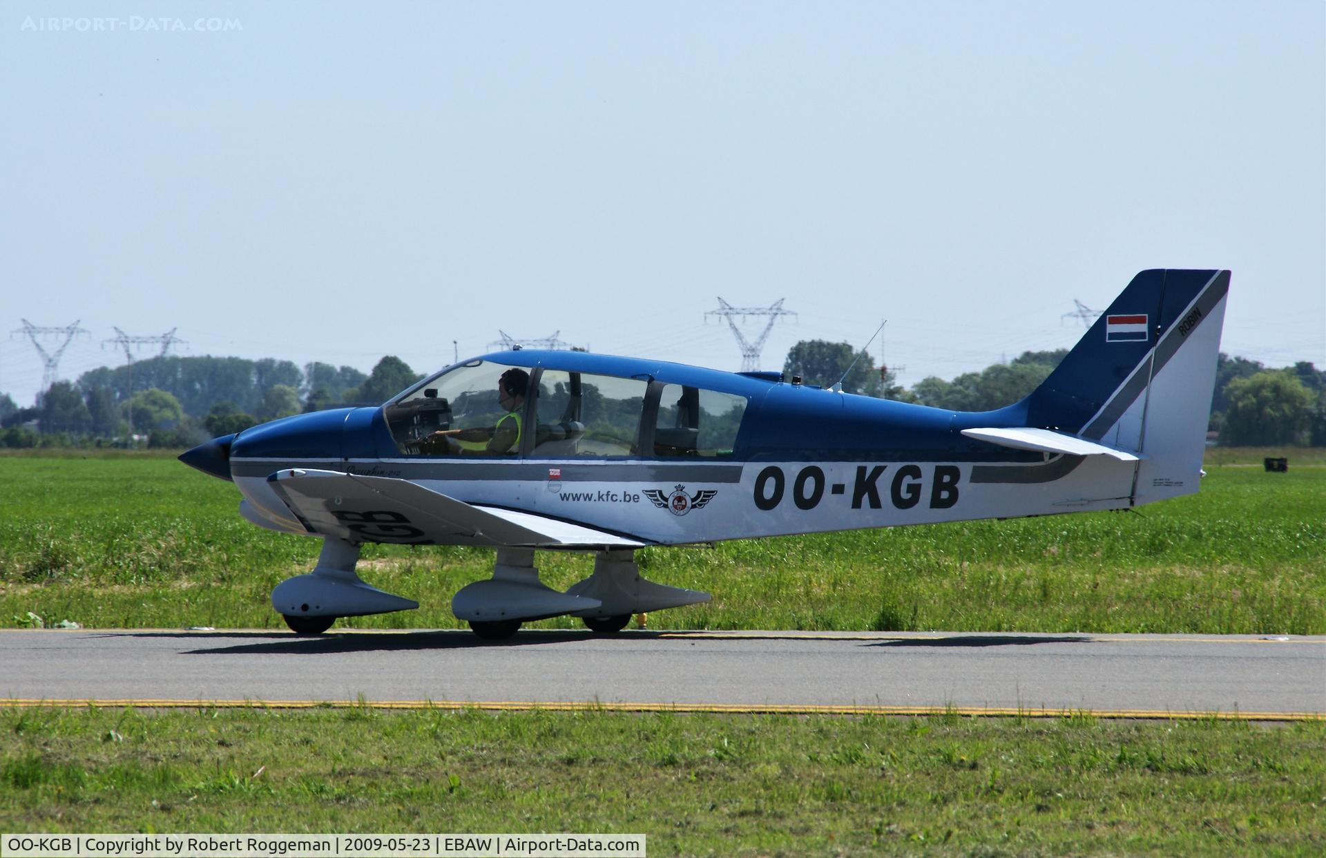 OO-KGB, Robin DR-400-120 Dauphin 2+2 C/N 1797, DURING STAMPE FLY IN.