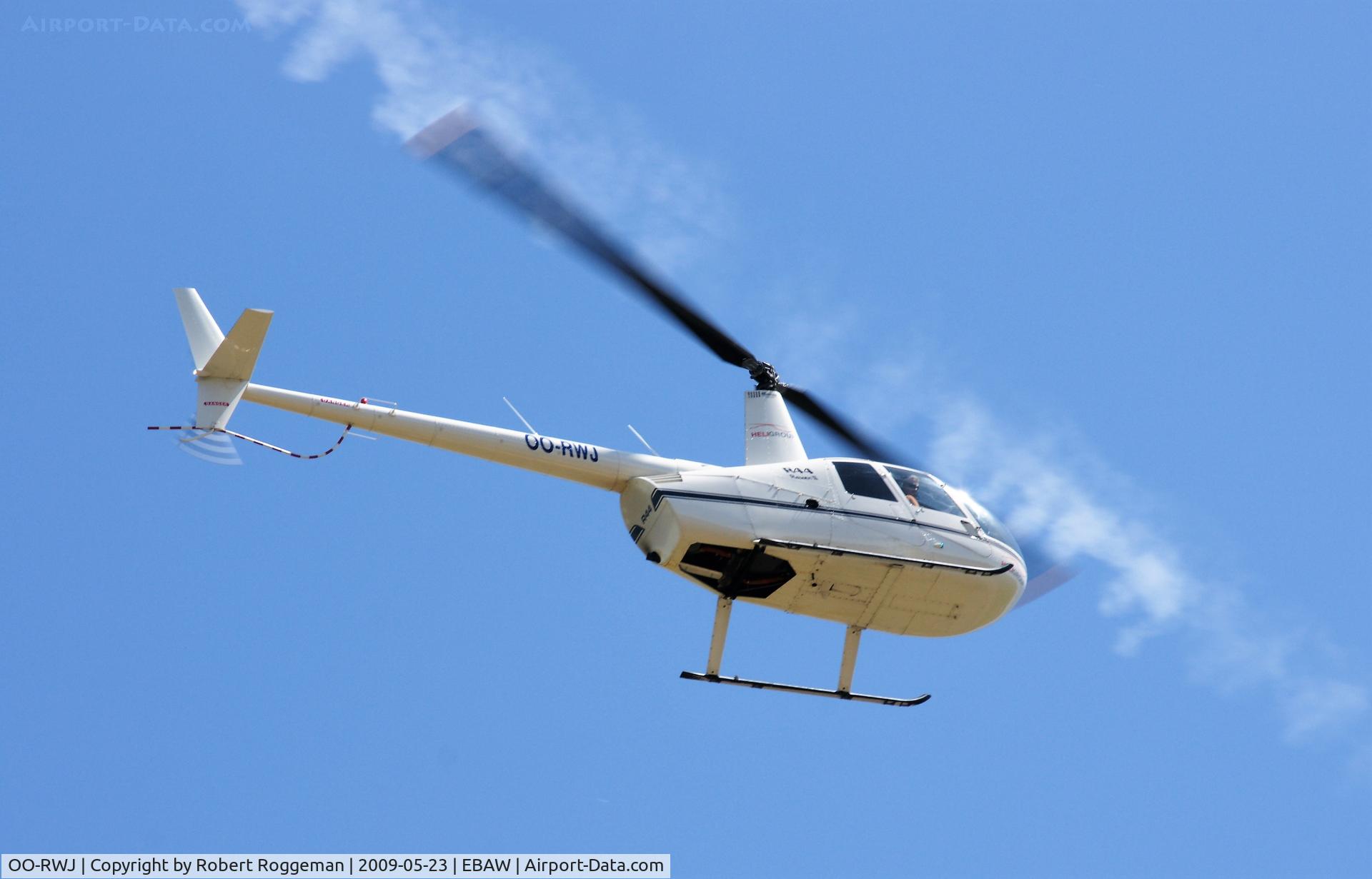 OO-RWJ, Robinson R44 Raven II C/N 11146, DURING STAMPE FLY IN.