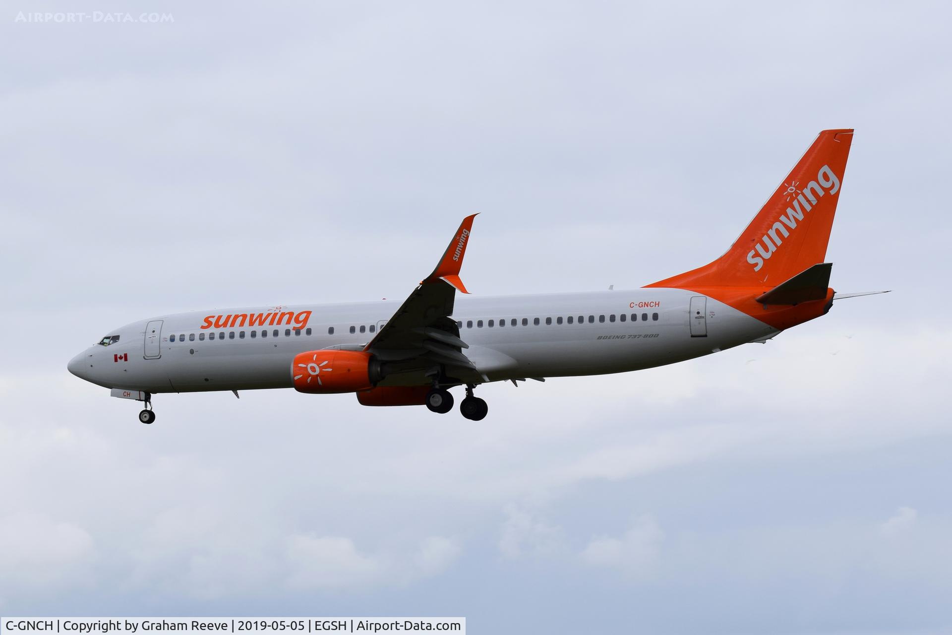 C-GNCH, 2014 Boeing 737-81D C/N 39438, Landing at Norwich.