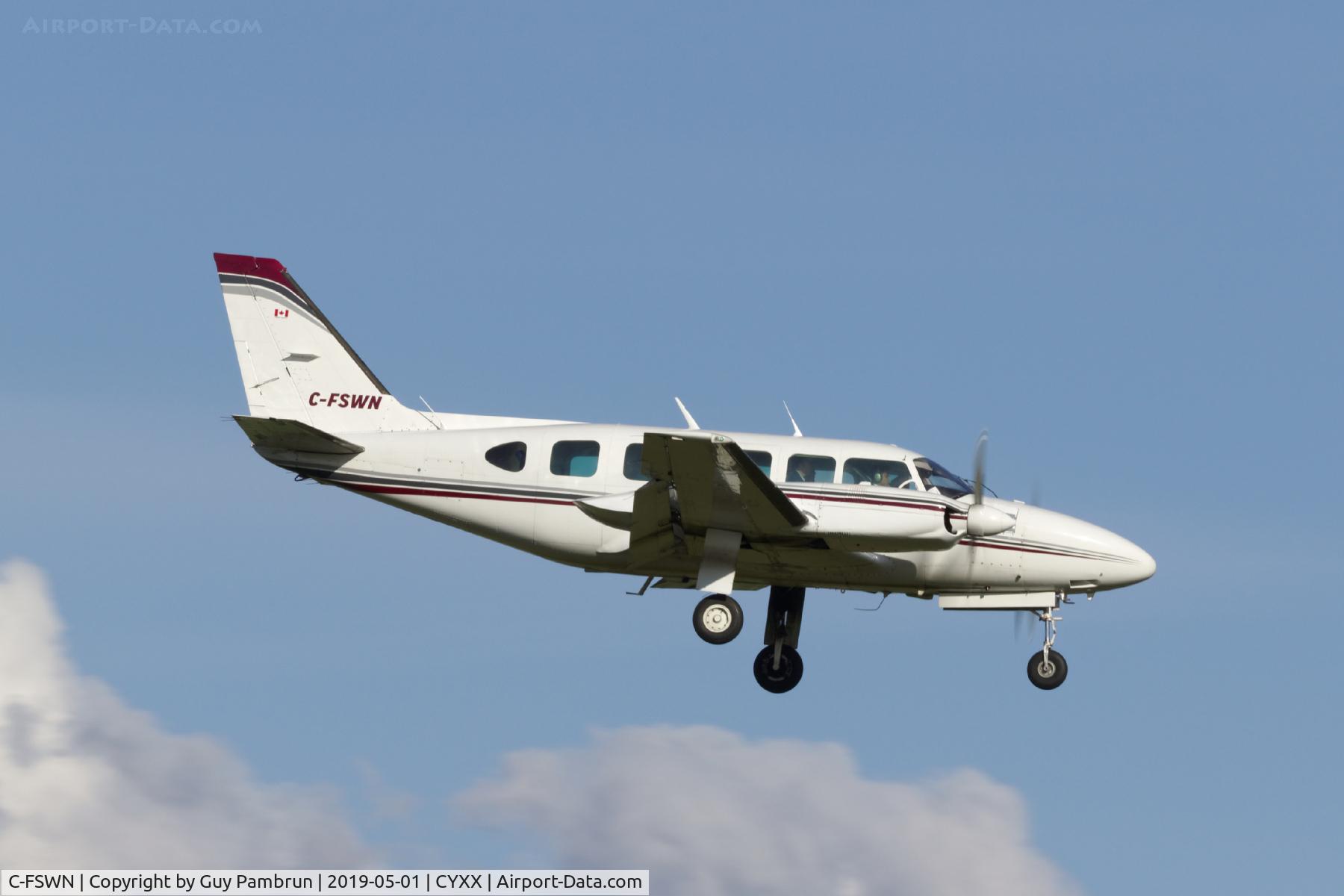C-FSWN, 1979 Piper PA-31-350 Chieftain C/N 31-7952182, Landing