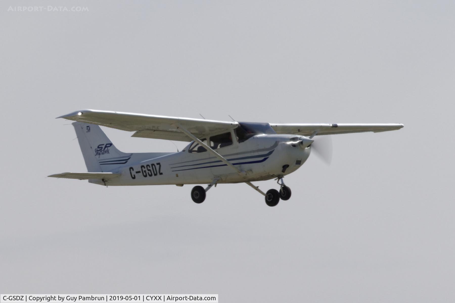 C-GSDZ, 2003 Cessna 172S C/N 172S9566, Landing