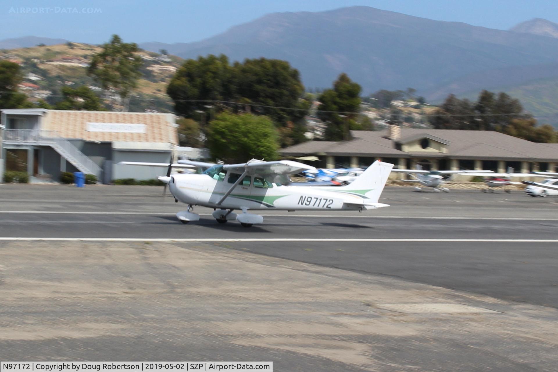 N97172, 1984 Cessna 172P C/N 17276162, 1984 Cessna 172P SKYHAWK, Lycoming O-320-D2J 160 Hp, Landing roll, Rwy 22