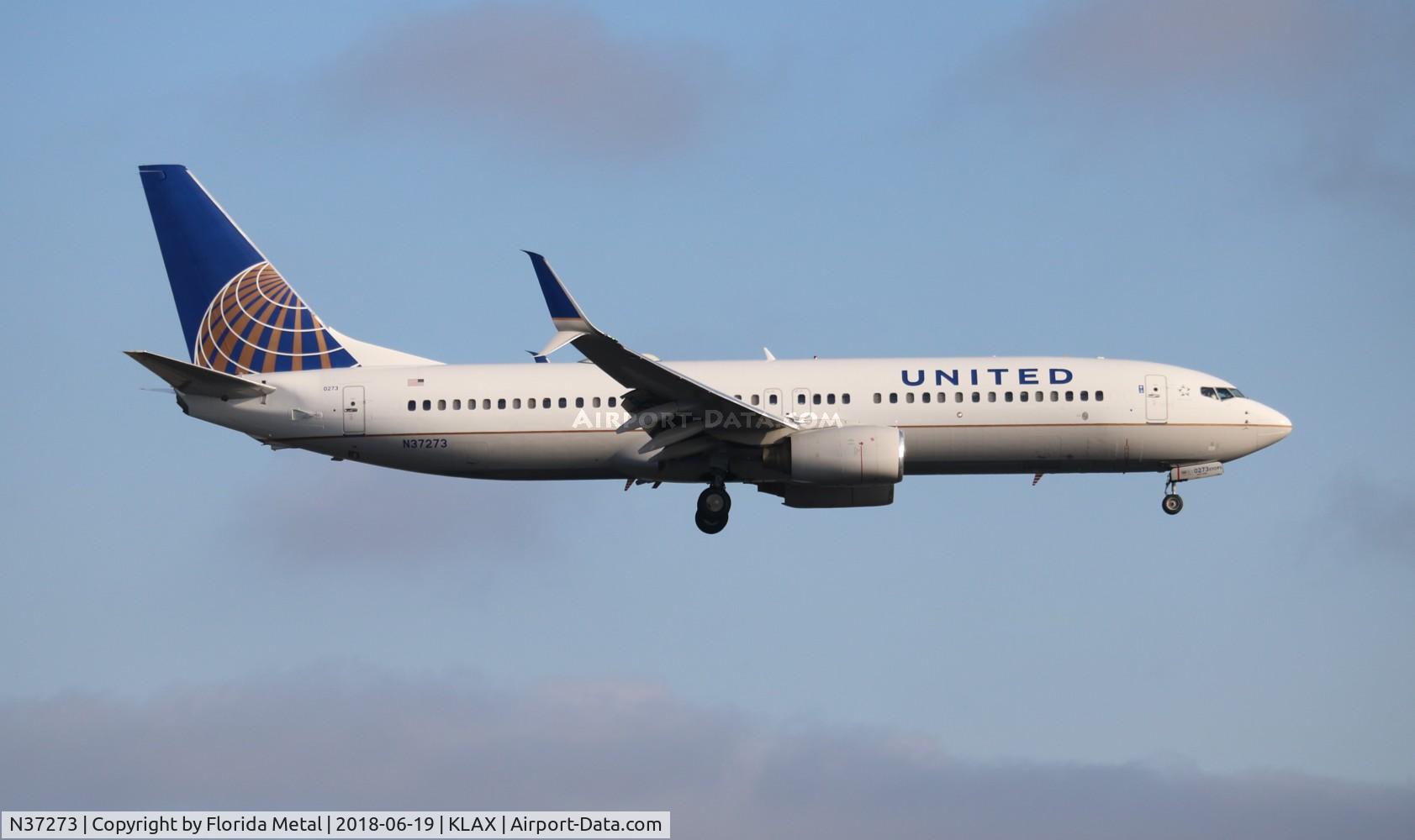 N37273, 2001 Boeing 737-824 C/N 31591, United