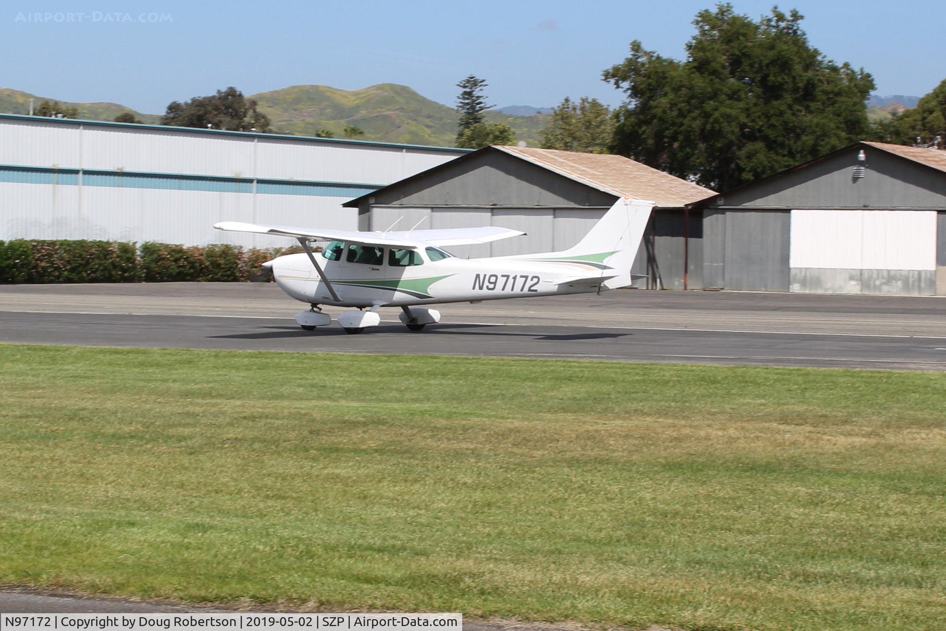 N97172, 1984 Cessna 172P C/N 17276162, 1984 Cessna 172P SKYHAWK, Lycoming O-320-D2J 160 Hp, landing roll Rwy 22