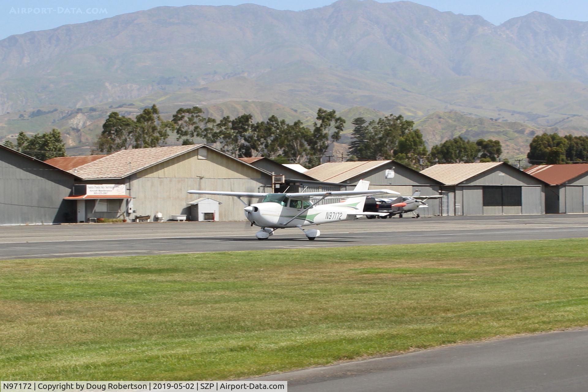 N97172, 1984 Cessna 172P C/N 17276162, 1984 Cessna 172P SKYHAWK, Lycoming O-320-D2J 160 Hp, landing roll Rwy 22