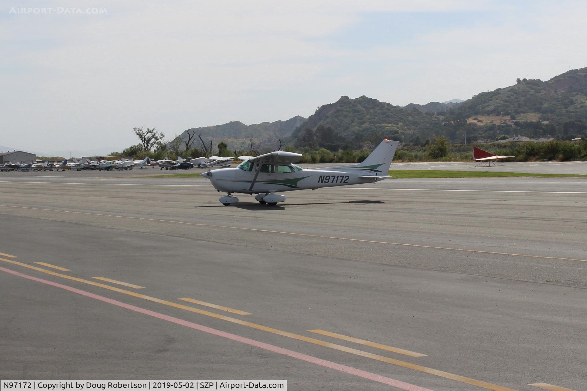 N97172, 1984 Cessna 172P C/N 17276162, 1984 Cessna 172P SKYHAWK, Lycoming 0-320-D2J 160 Hp, taxi off the active