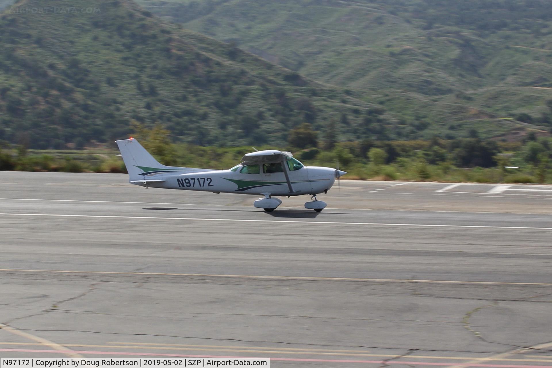 N97172, 1984 Cessna 172P C/N 17276162, 1984 Cessna 172P SKYHAWK, Lycoming O-320-D2J 160 Hp, takeoff roll Rwy 22