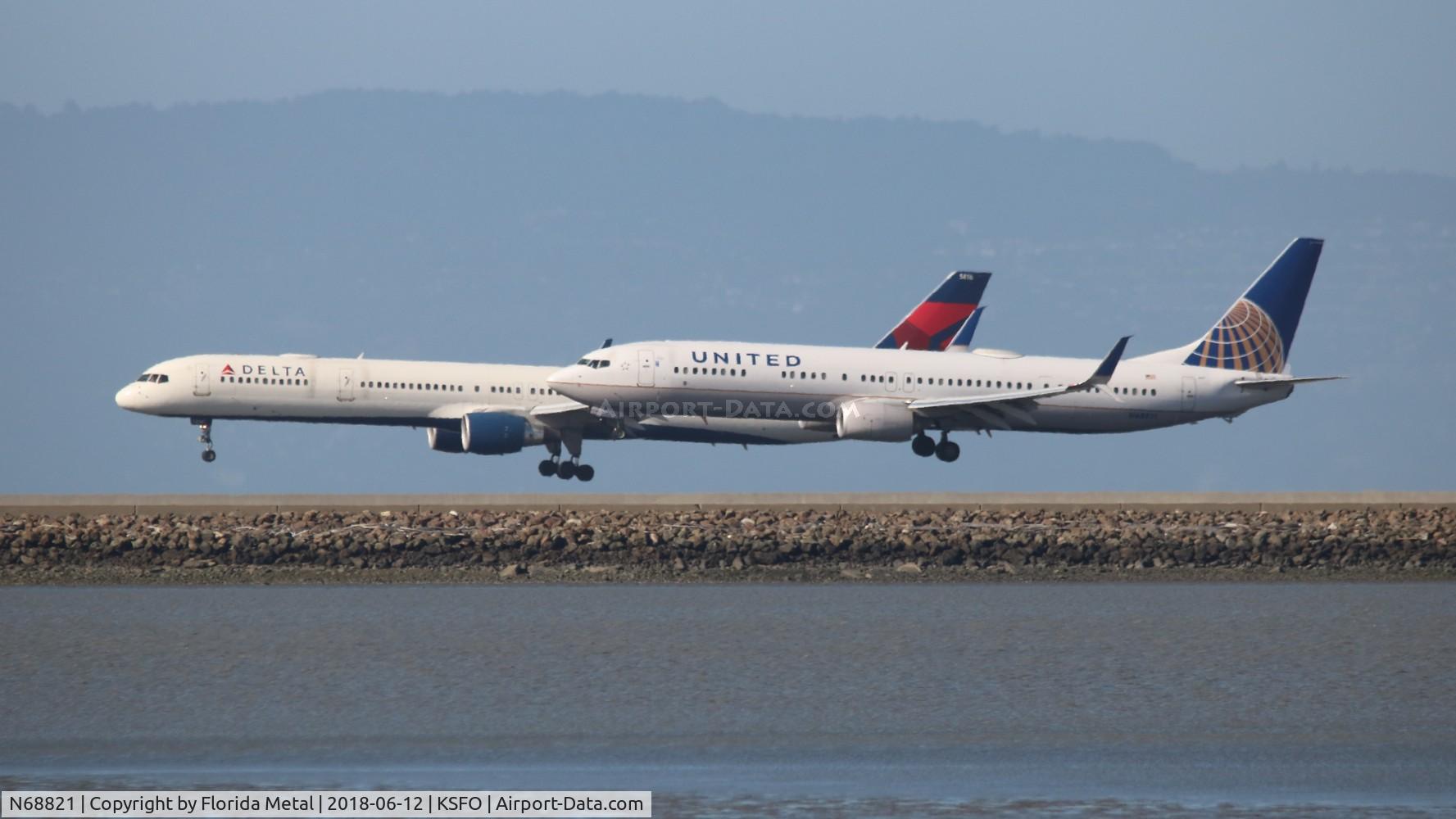 N68821, 2014 Boeing 737-924/ER C/N 43535, United