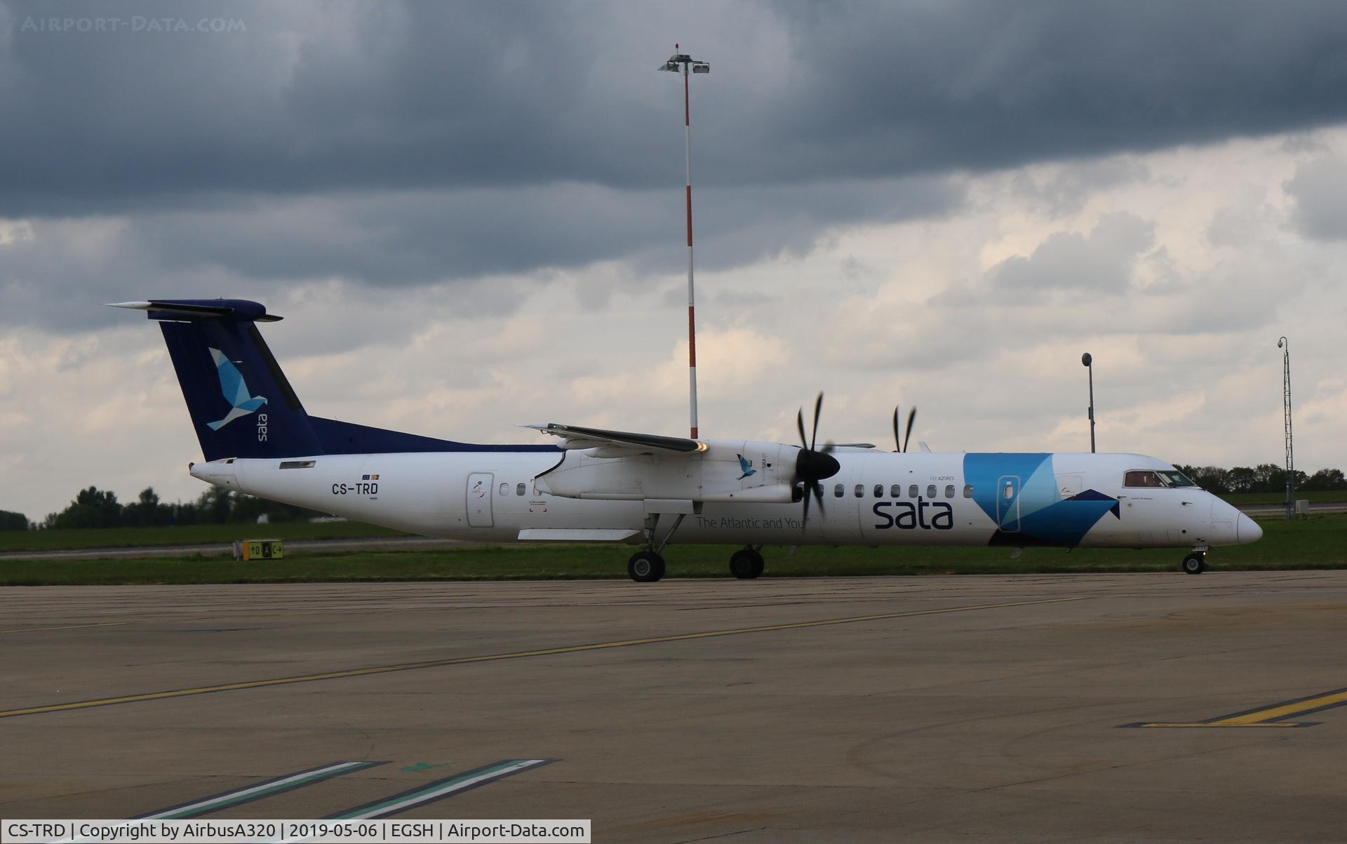 CS-TRD, 2009 De Havilland Canada DHC-8-402 Dash 8 C/N 4291, Arriving at Norwich from the Azores in for a repaint