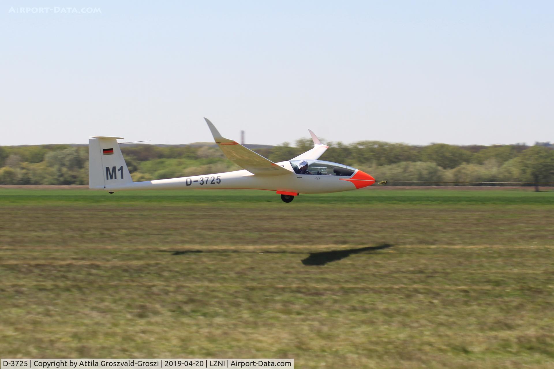 D-3725, 1996 Rolladen-Schneider LS-8a C/N 8053, LZNI - Nitra Airport, Slovakia - Pribina Cup 2019