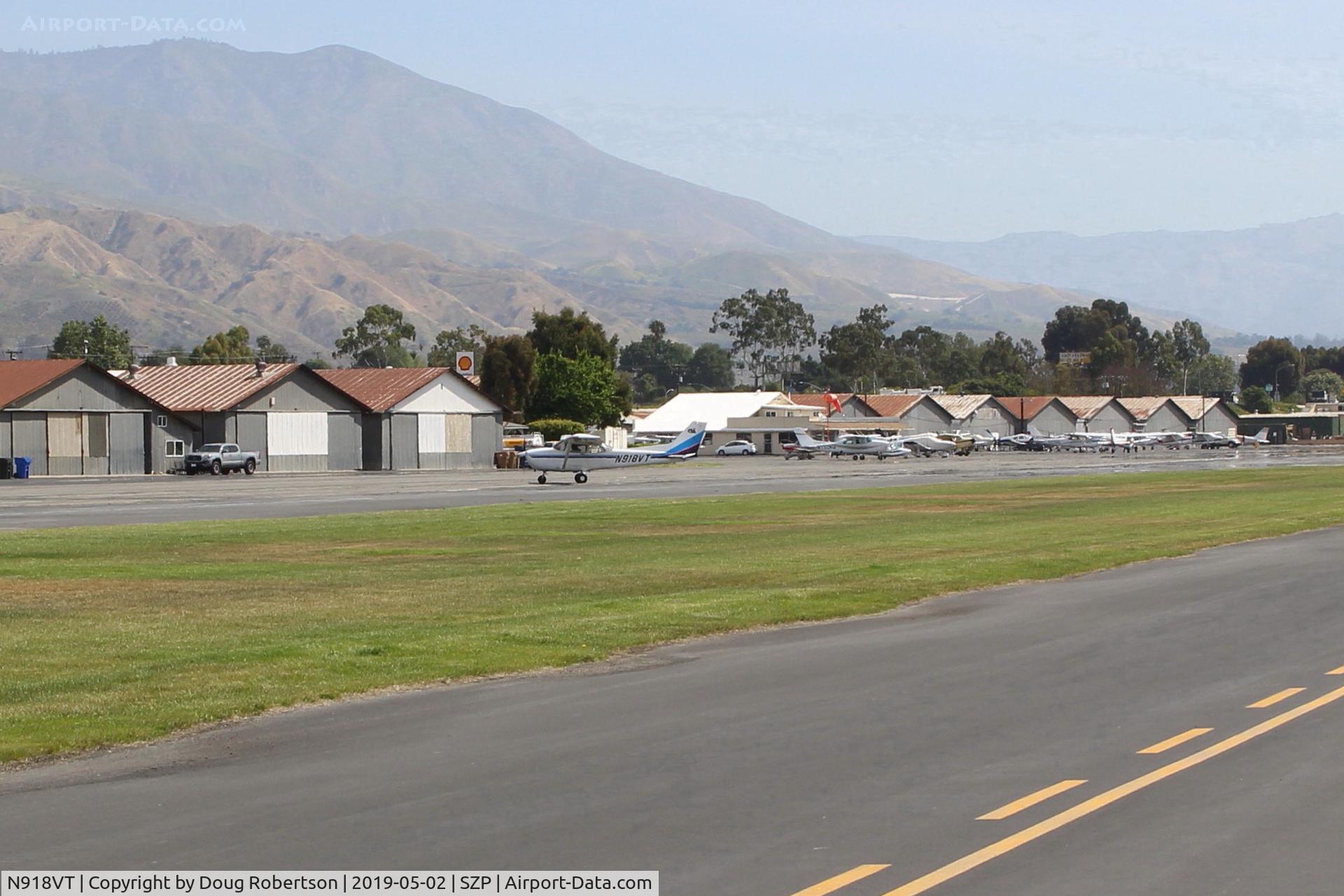 N918VT, Cessna 172P C/N 17275241, N918VT 1982 Cessna 172P SKYHAWk, Lycoming O-320-D2J 160 Hp, taxi off the active
