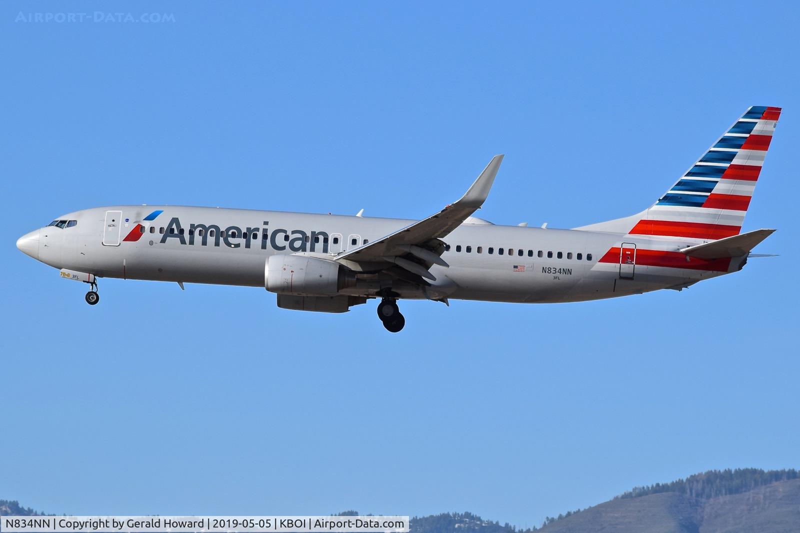 N834NN, 2010 Boeing 737-823 C/N 29576, On approach for RWY 28R.