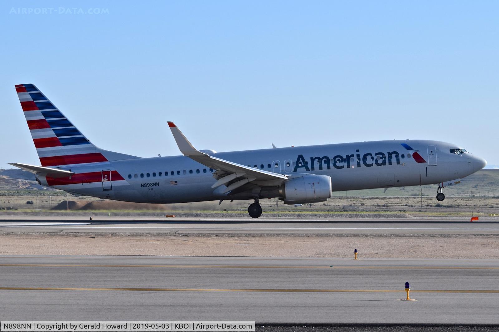 N898NN, 2012 Boeing 737-823 C/N 33225, Landing RWY 28R.