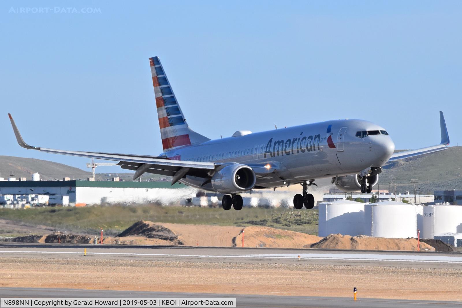 N898NN, 2012 Boeing 737-823 C/N 33225, Landing RWY 28R.