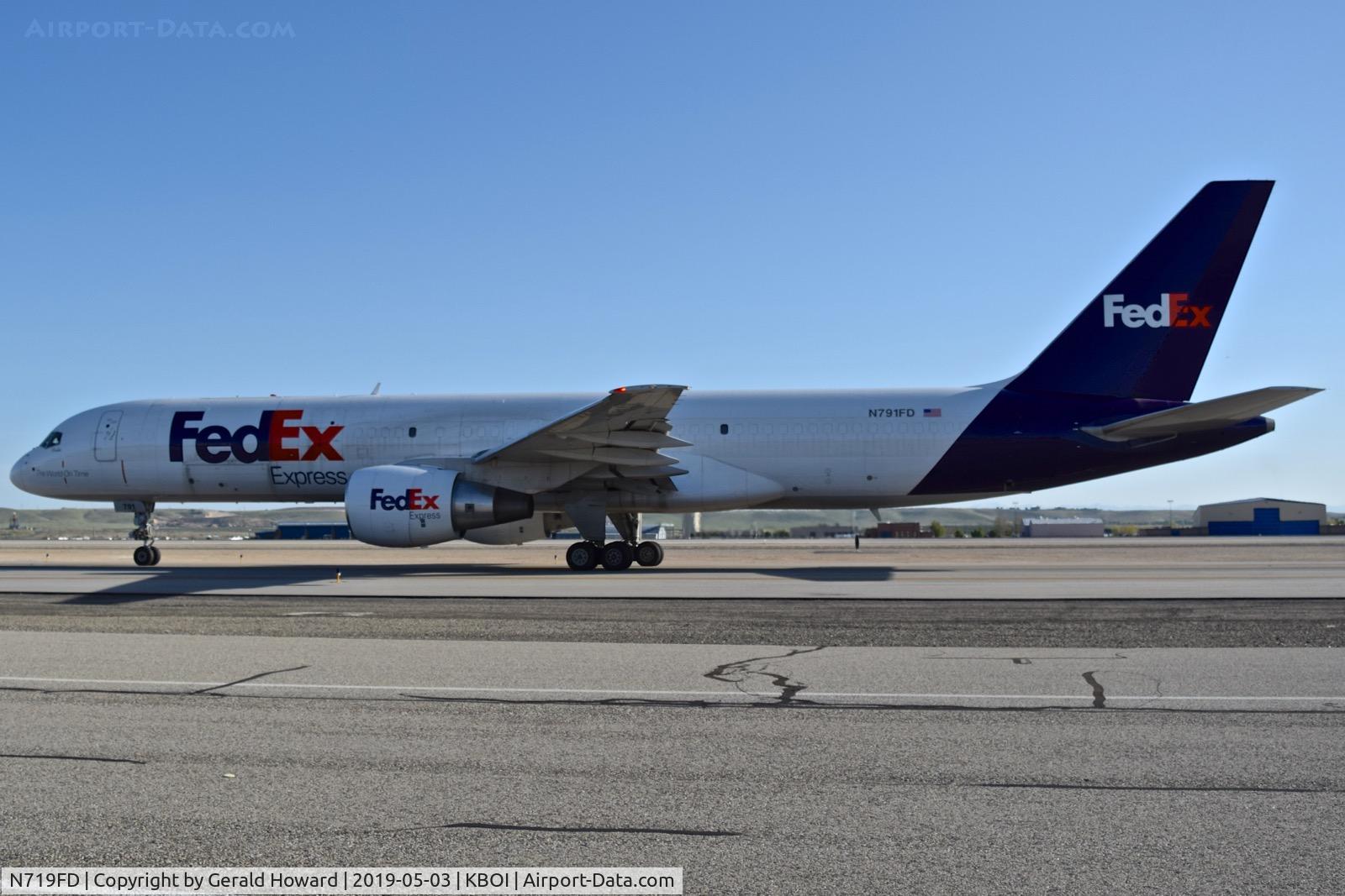 N719FD, 1989 Airbus A300B4-622 C/N 388, Taxiing on Alpha.
