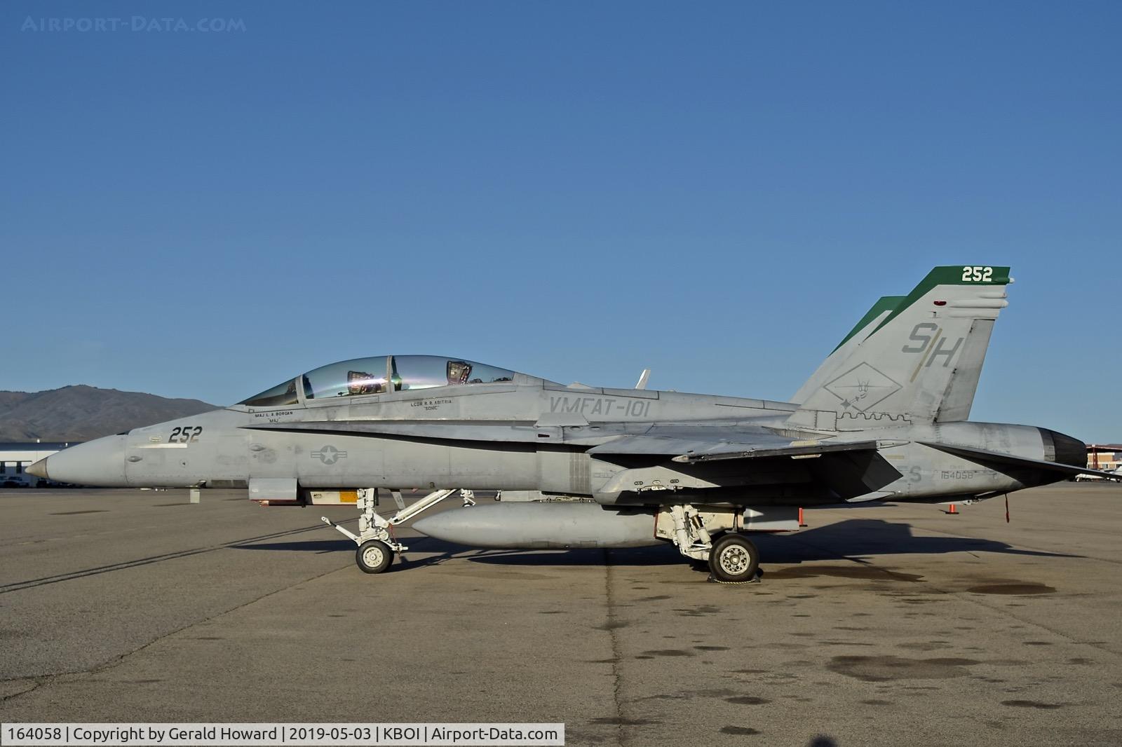 164058, 1990 McDonnell Douglas F/A-18D Hornet C/N 0948/D058, SH-252 from VMFAT-101 