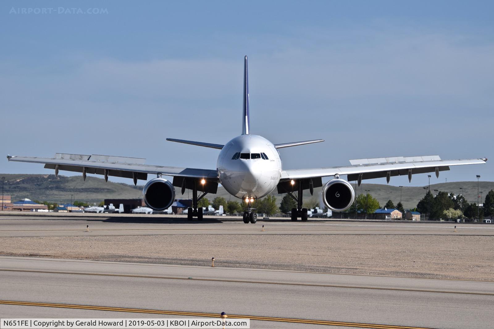 N651FE, 1994 Airbus A300F4-605R C/N 728, Turning off RWY 28R.