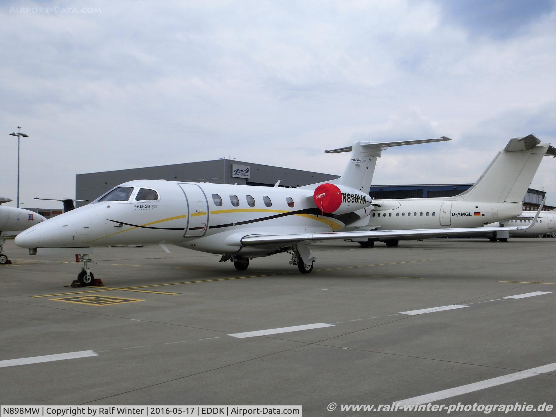 N898MW, 2011 Embraer EMB-505 Phenom 300 C/N 50500048, Embraer Phenom 300 EMB-505 - Private - 50500048 - N898MW - 17.05.2016 - CGN
