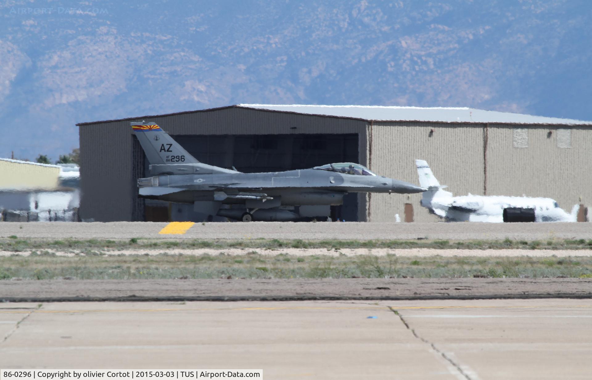 86-0296, General Dynamics F-16C Fighting Falcon C/N 5C-402, in the heat of Arizona