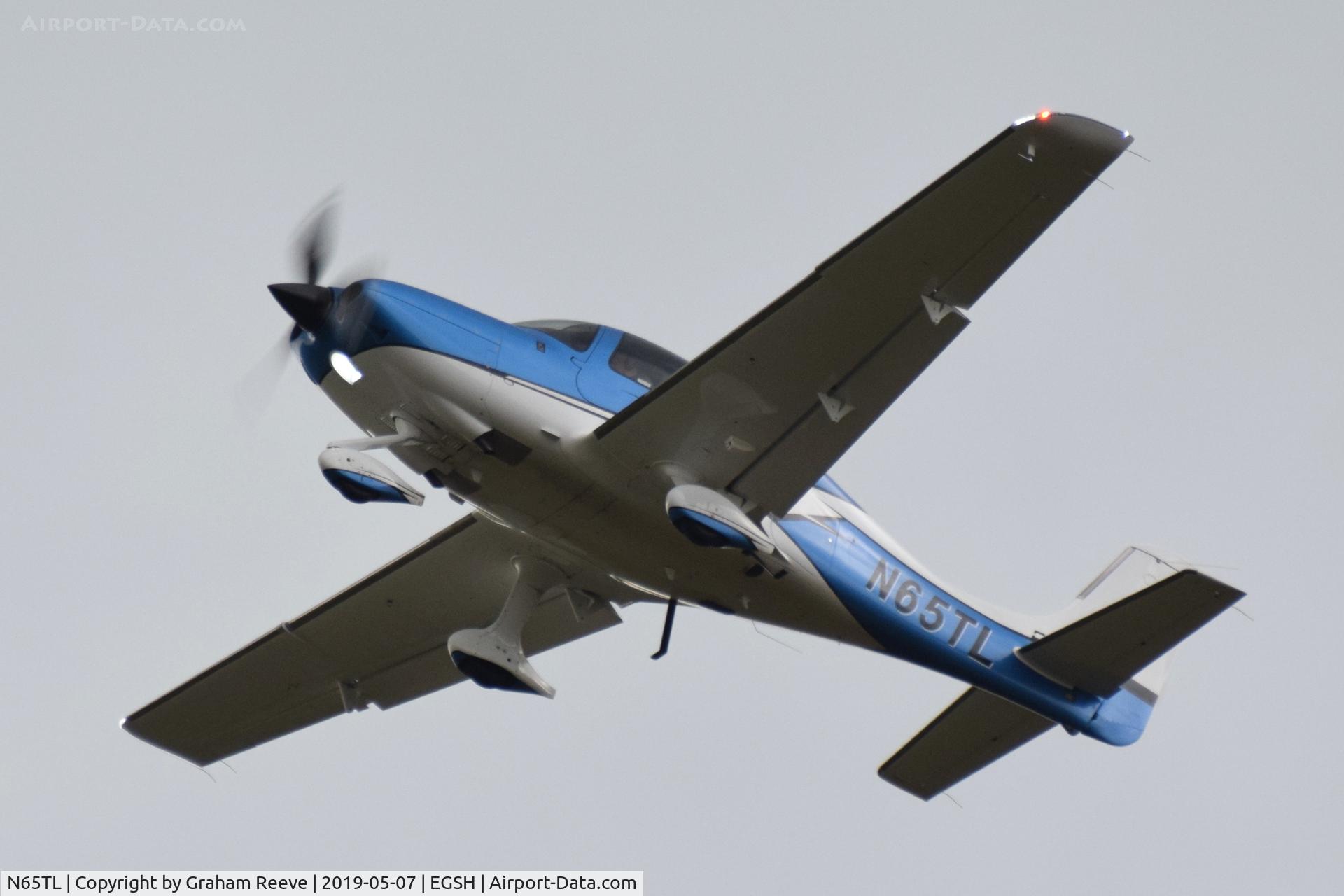 N65TL, 2018 Cirrus SR22T Carbon C/N 1747, Low approach to Norwich.