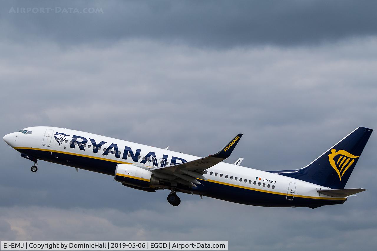 EI-EMJ, 2010 Boeing 737-8AS C/N 34975, Departing RWY 27