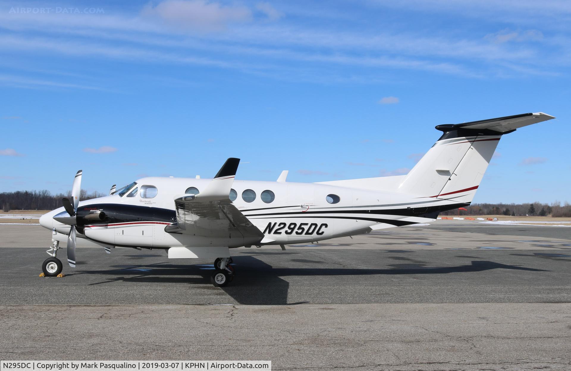 N295DC, 2000 Raytheon B200 C/N BB-1709, Beech B200