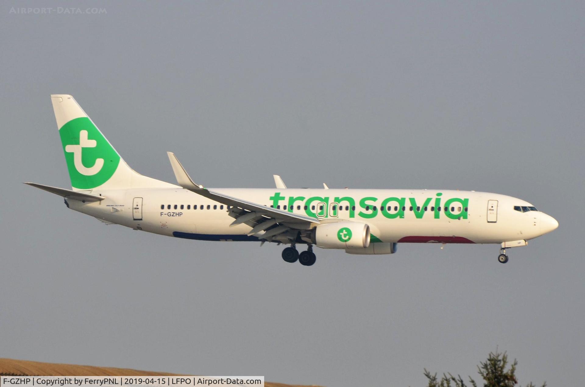 F-GZHP, 2000 Boeing 737-8K2 C/N 44566, Landing of Transavia B738