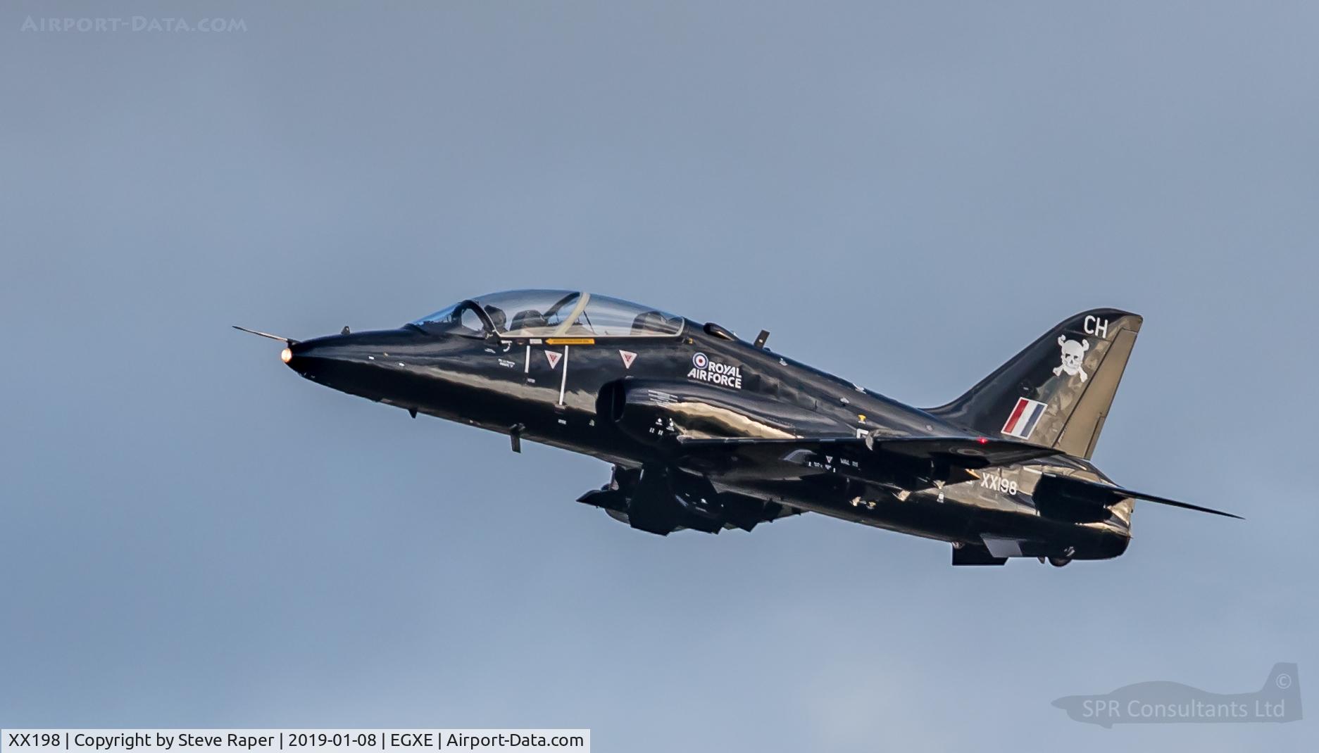 XX198, 1978 Hawker Siddeley Hawk T.1A C/N 045/312045, Departing Leeming