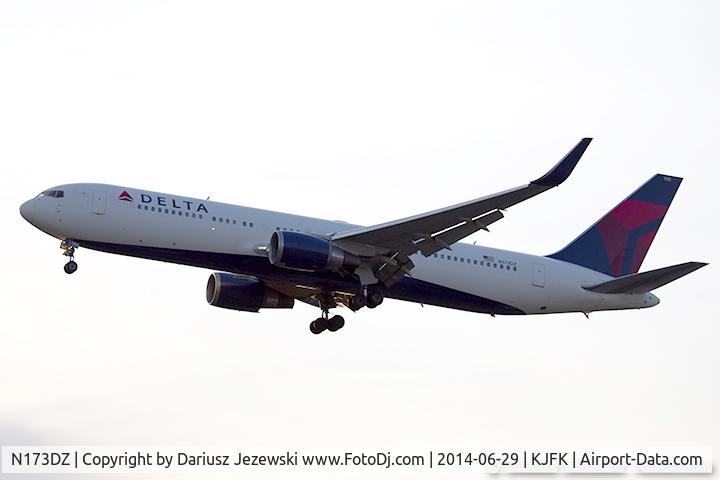 N173DZ, 1998 Boeing 767-332ER C/N 29692, Boeing 767-332/ER - Delta Air Lines  C/N 29692, N173DZ