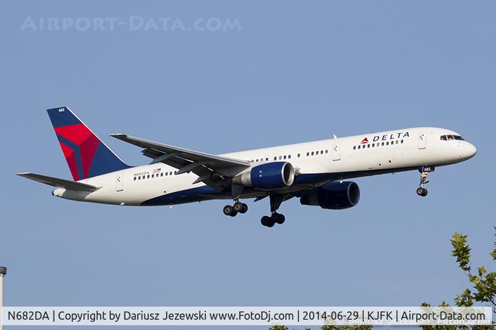 N682DA, 1993 Boeing 757-232 C/N 26958, Boeing 757-232 - Delta Air Lines  C/N 26958, N682DA