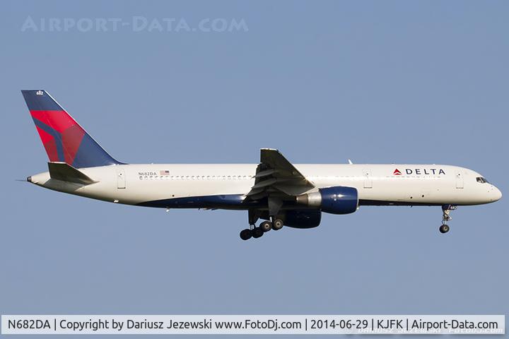N682DA, 1993 Boeing 757-232 C/N 26958, Boeing 757-232 - Delta Air Lines  C/N 26958, N682DA