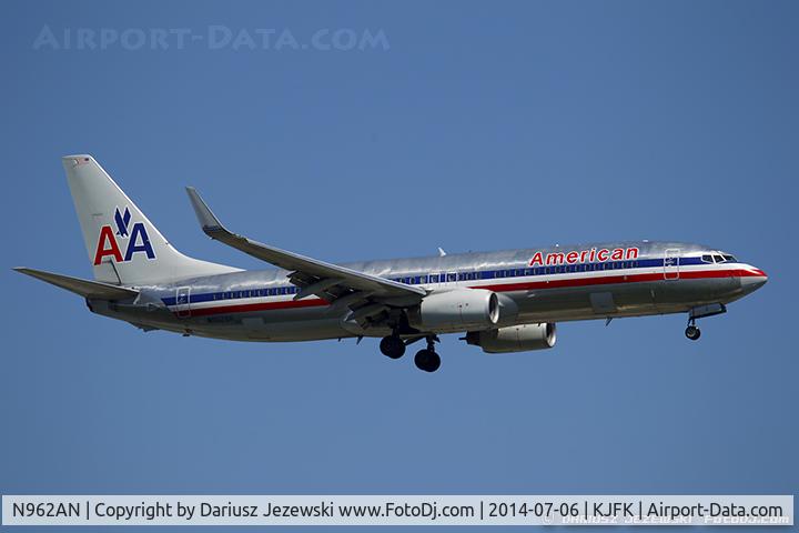 N962AN, 2001 Boeing 737-823 C/N 30858, Boeing 737-823 - American Airlines  C/N 30858, N962AN