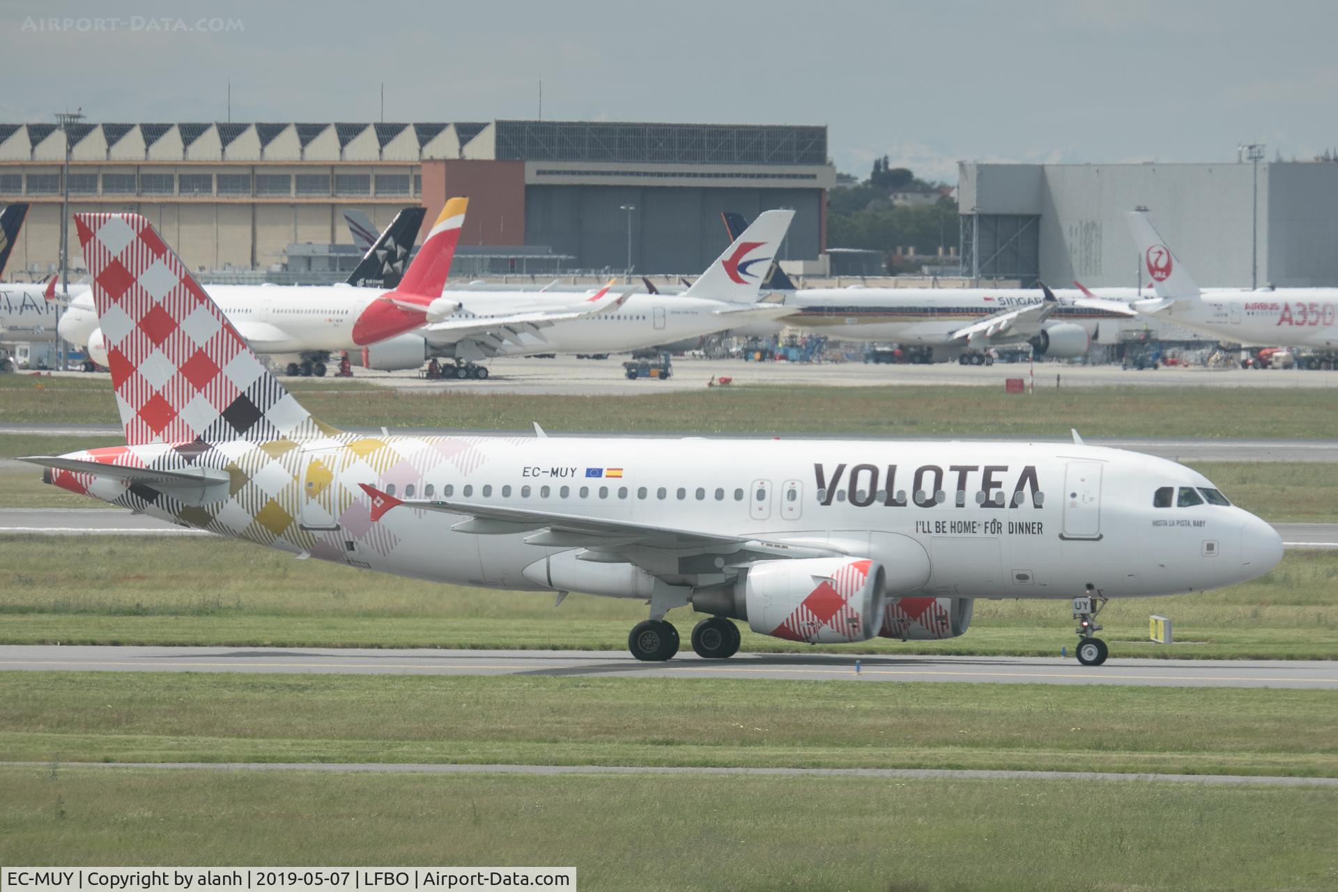 EC-MUY, 2003 Airbus A319-111 C/N 2050, Taxying for departure