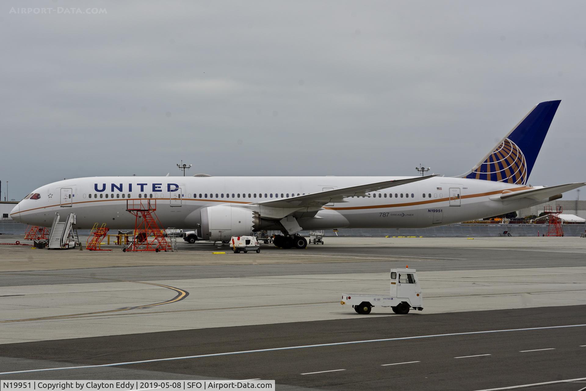 N19951, 2014 Boeing 787-9 Dreamliner C/N 36402, SFO 2019.