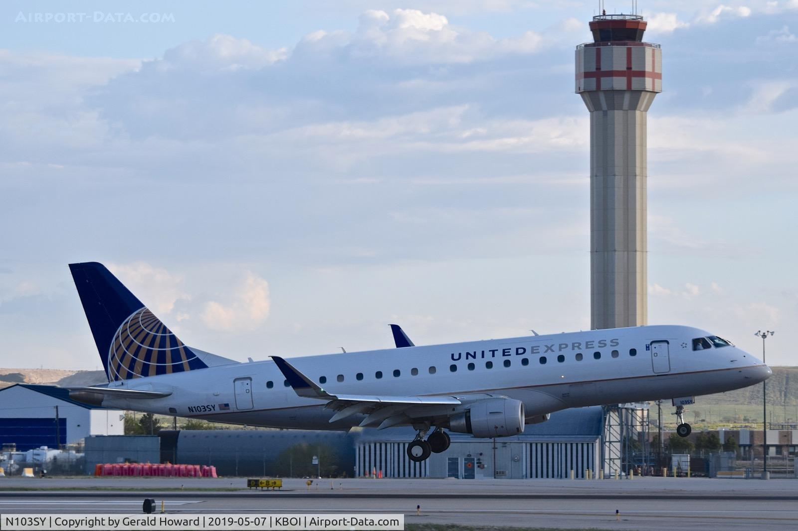 N103SY, 2014 Embraer 175LR (ERJ-170-200LR) C/N 17000390, Landing RWY 28L.